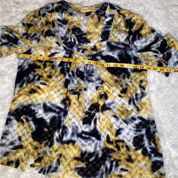 St. John short sleeve silk blouse size medium - Picture 8 of 11